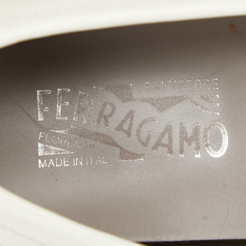 サルヴァトーレフェラガモ ホースビット ローファー ドライビングシューズ サイズ：8 1/2 ホワイト レザー メンズ Salvatore Ferragamo 【中古】