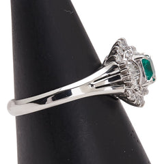 Pt900 プラチナ エメラルド0.30ct ダイヤ0.37ct リング 指輪 レディース 11.5号 【中古】