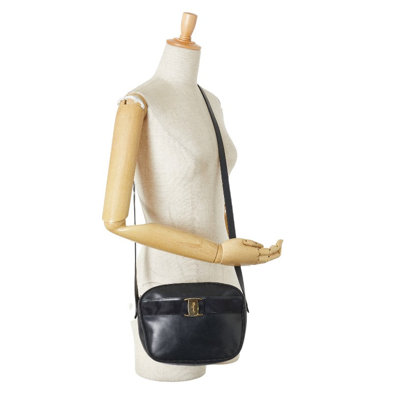 サルヴァトーレフェラガモ ヴァラ ショルダーバッグ ブラック レザー レディース Salvatore Ferragamo 【中古】