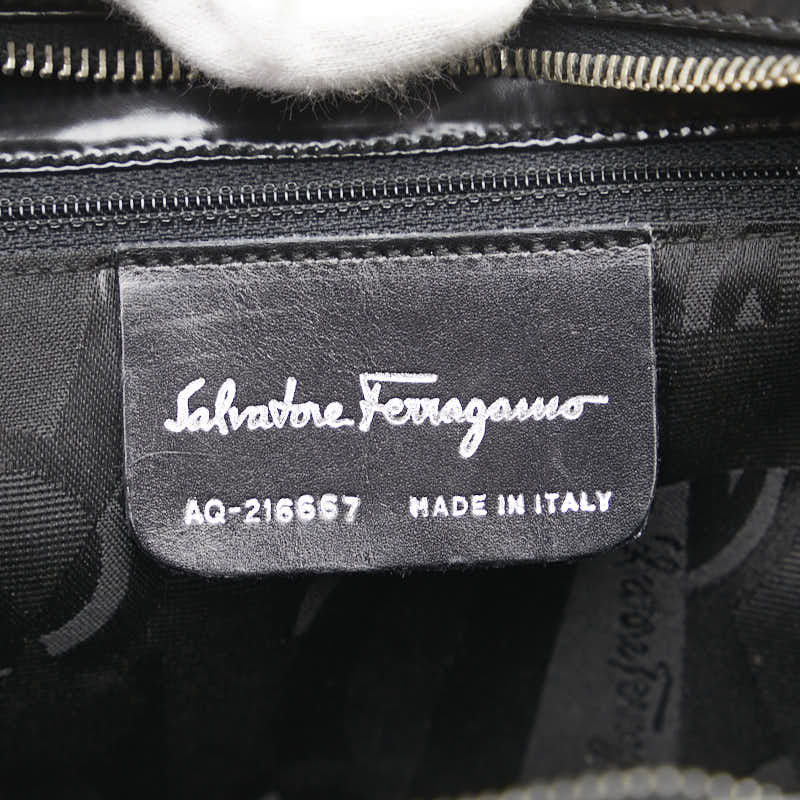 サルヴァトーレフェラガモ ガンチーニ ショルダーバッグ ブラック エナメル レザー レディース Salvatore Ferragamo 【中古】