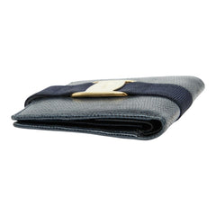 サルヴァトーレフェラガモ ヴァラリボン 二つ折り財布 ネイビー レザー レディース Salvatore Ferragamo 【中古】