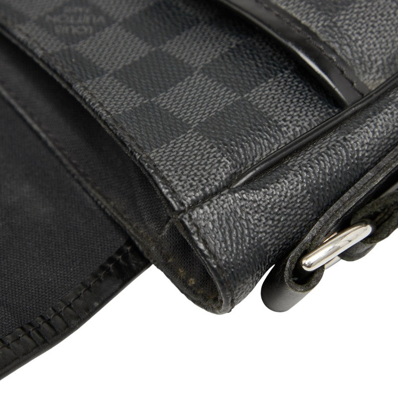 ルイ ヴィトン ダミエ グラフィット ダニエルMM 斜め掛け ショルダーバッグ N58029 ブラック PVC レザー メンズ LOUIS VUITTON 【中古】