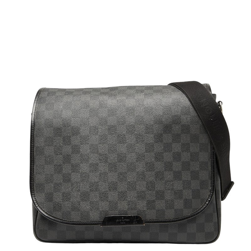 ルイ ヴィトン ダミエ グラフィット ダニエルMM 斜め掛け ショルダーバッグ N58029 ブラック PVC レザー メンズ LOUIS VUITTON 【中古】