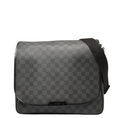 ルイ ヴィトン ダミエ グラフィット ダニエルMM 斜め掛け ショルダーバッグ N58029 ブラック PVC レザー メンズ LOUIS VUITTON 【中古】