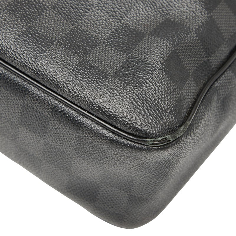 ルイ ヴィトン ダミエ グラフィット ダニエルMM 斜め掛け ショルダーバッグ N58029 ブラック PVC レザー メンズ LOUIS VUITTON 【中古】