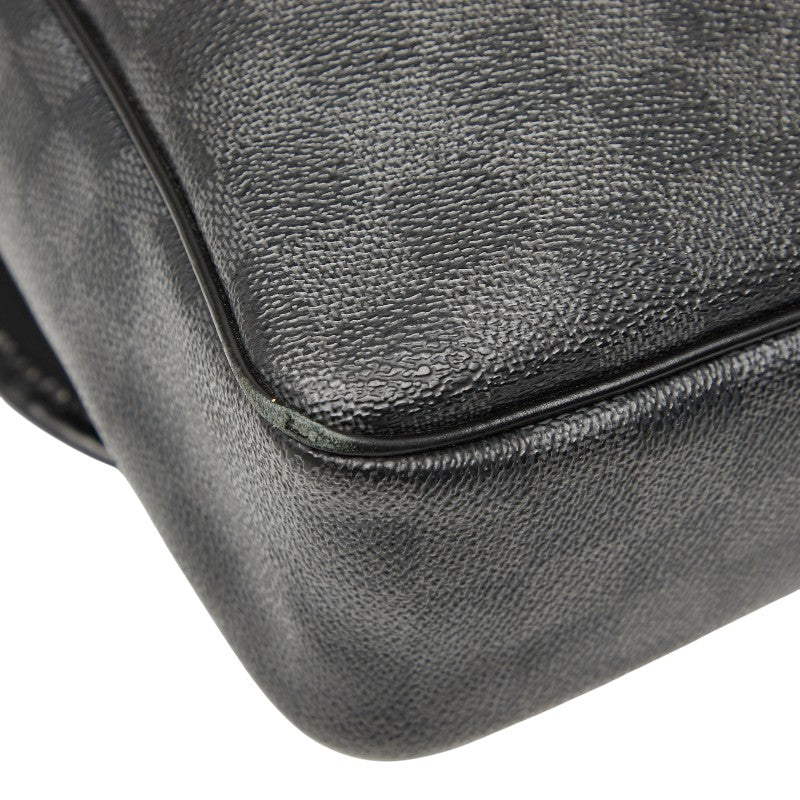 ルイ ヴィトン ダミエ グラフィット ダニエルMM 斜め掛け ショルダーバッグ N58029 ブラック PVC レザー メンズ LOUIS VUITTON 【中古】