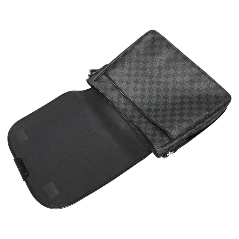ルイ ヴィトン ダミエ グラフィット ダニエルMM 斜め掛け ショルダーバッグ N58029 ブラック PVC レザー メンズ LOUIS VUITTON 【中古】