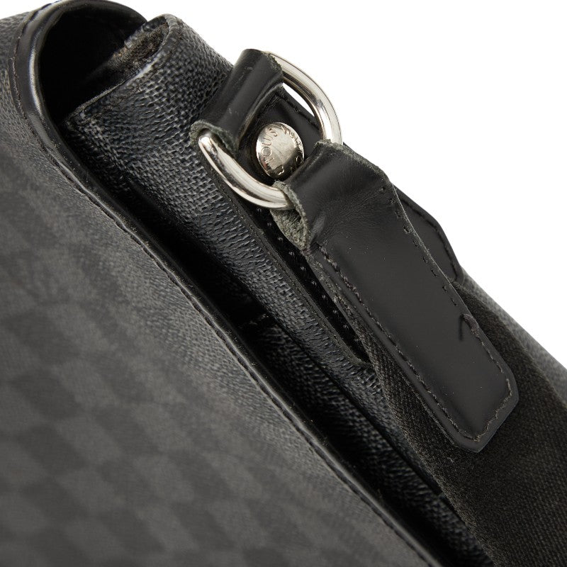 ルイ ヴィトン ダミエ グラフィット ダニエルMM 斜め掛け ショルダーバッグ N58029 ブラック PVC レザー メンズ LOUIS VUITTON 【中古】