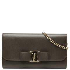 サルヴァトーレフェラガモ ヴァラリボン チェーン ショルダーウォレット 長財布 ブラウン レザー レディース Salvatore Ferragamo 【中古】