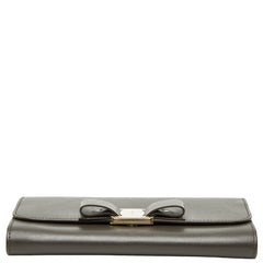 サルヴァトーレフェラガモ ヴァラリボン チェーン ショルダーウォレット 長財布 ブラウン レザー レディース Salvatore Ferragamo 【中古】