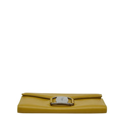 サルヴァトーレフェラガモ ヴァラ 長財布 グリーン レザー レディース Salvatore Ferragamo 【中古】