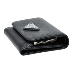 プラダ 三角ロゴプレート 三つ折り財布 ブラック サフィアーノレザー レディース PRADA 【中古】