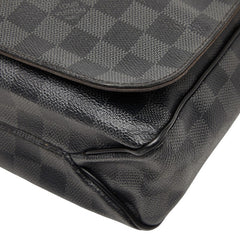 ルイ ヴィトン ダミエ グラフィット ディストリクトMM ショルダーバッグ N41272 ブラック PVC レザー メンズ LOUIS VUITTON 【中古】