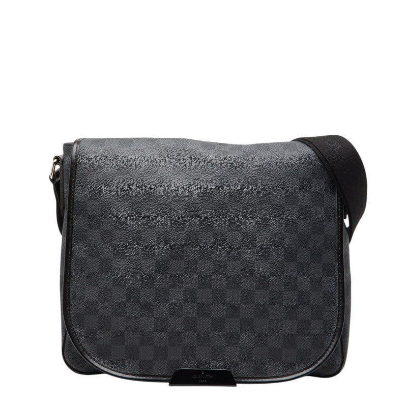 ルイ ヴィトン ダミエグラフィット ダニエルMM ショルダーバッグ N58029 ブラック PVC レザー メンズ LOUIS VUITTON 【中古】