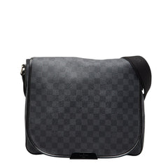 ルイ ヴィトン ダミエグラフィット ダニエルMM ショルダーバッグ N58029 ブラック PVC レザー メンズ LOUIS VUITTON 【中古】