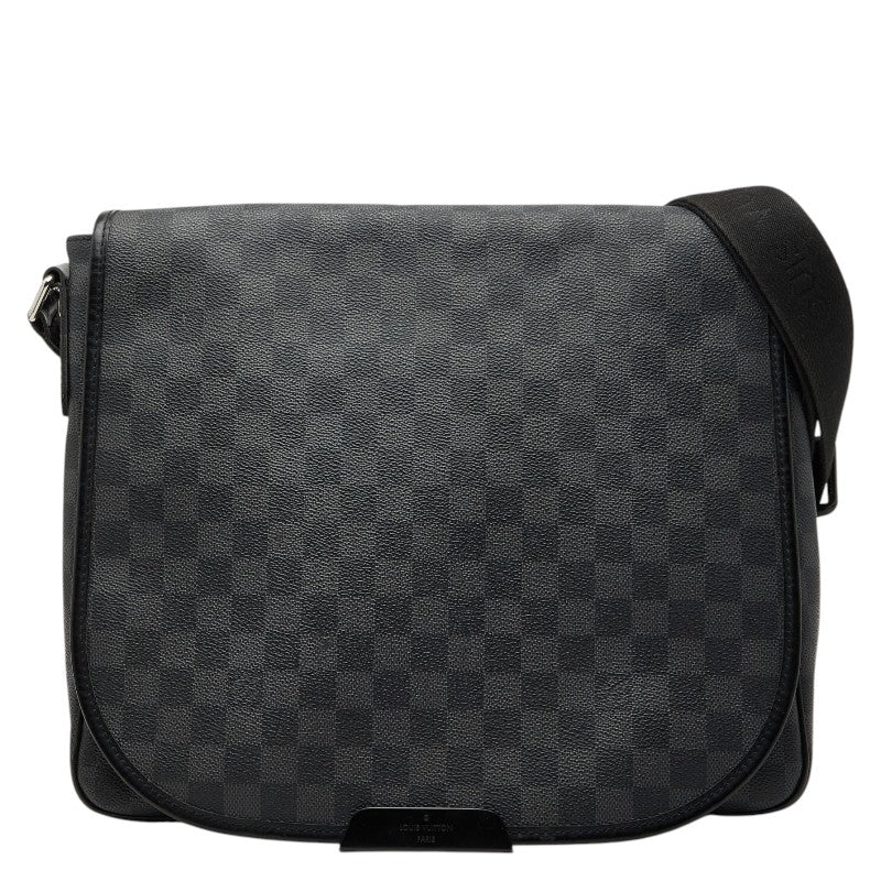 ルイ ヴィトン ダミエグラフィット ダニエルMM ショルダーバッグ N58029 ブラック PVC レザー メンズ LOUIS VUITTON 【中古】