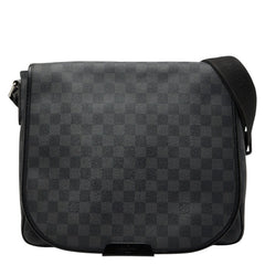 ルイ ヴィトン ダミエグラフィット ダニエルMM ショルダーバッグ N58029 ブラック PVC レザー メンズ LOUIS VUITTON 【中古】
