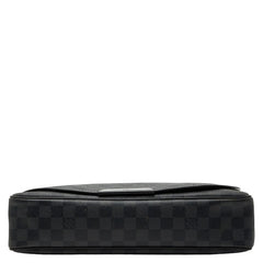 ルイ ヴィトン ダミエグラフィット ダニエルMM ショルダーバッグ N58029 ブラック PVC レザー メンズ LOUIS VUITTON 【中古】