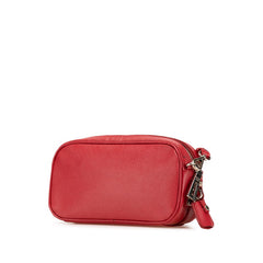 プラダ 三角ロゴプレート 斜め掛け ショルダーバッグ カメラバッグ レッド サフィアーノレザー レディース PRADA 【中古】