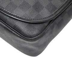 ルイ ヴィトン ダミエグラフィット ダニエルMM 斜め掛け ショルダーバッグ N58029 ブラック PVC レザー メンズ LOUIS VUITTON 【中古】