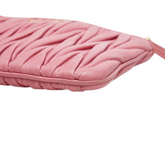 ミュウミュウ マテラッセ ロゴ ギャザー ポーチ クラッチバッグ ピンク レザー レディース MIUMIU 【中古】