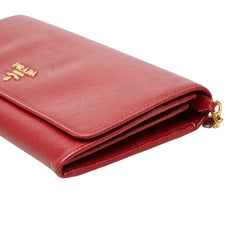 プラダ 三角ロゴプレート サフィアーノ 斜め掛け チェーン ウォレット 2way 長財布 レッド レザー レディース PRADA 【中古】