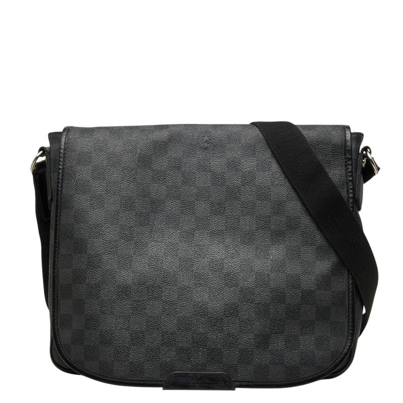 ルイ ヴィトン ダミエグラフィット ダニエルMM 斜め掛け ショルダーバッグ N58029 ブラック PVC レザー メンズ LOUIS VUITTON 【中古】