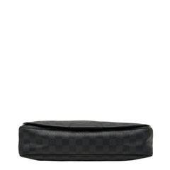 ルイ ヴィトン ダミエグラフィット ダニエルMM 斜め掛け ショルダーバッグ N58029 ブラック PVC レザー メンズ LOUIS VUITTON 【中古】
