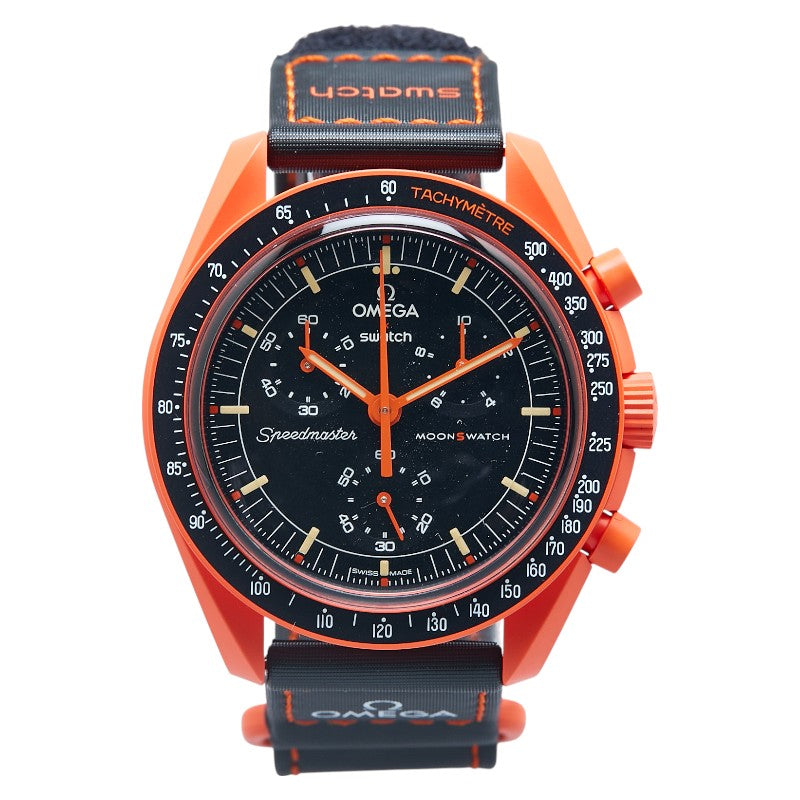 オメガ ×スウォッチ ムーンスウォッチ MISSION ON EARTH LAVA 腕時計 SO33O100 クオーツ ブラック文字盤 セラミック ナイロン メンズ OMEGA 【中古】
