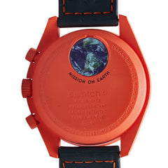 オメガ ×スウォッチ ムーンスウォッチ MISSION ON EARTH LAVA 腕時計 SO33O100 クオーツ ブラック文字盤 セラミック ナイロン メンズ OMEGA 【中古】