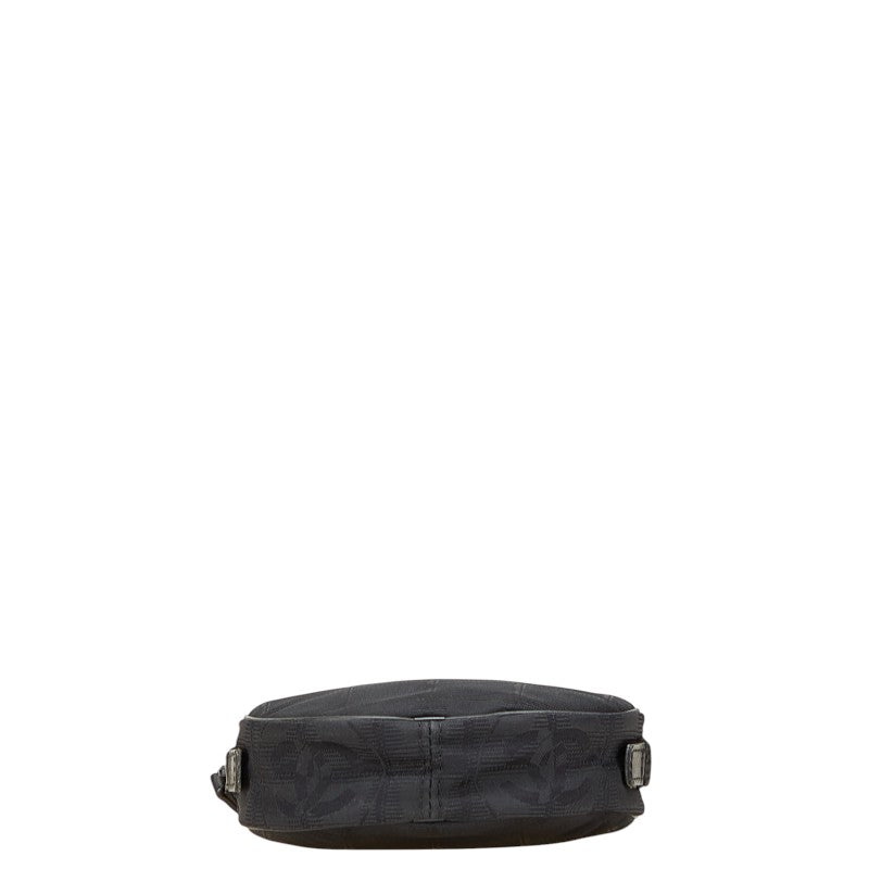 シャネル ニュートラベルライン ココマーク ラウンド ポーチ A17682 ブラック ナイロン レザー レディース CHANEL 【中古】