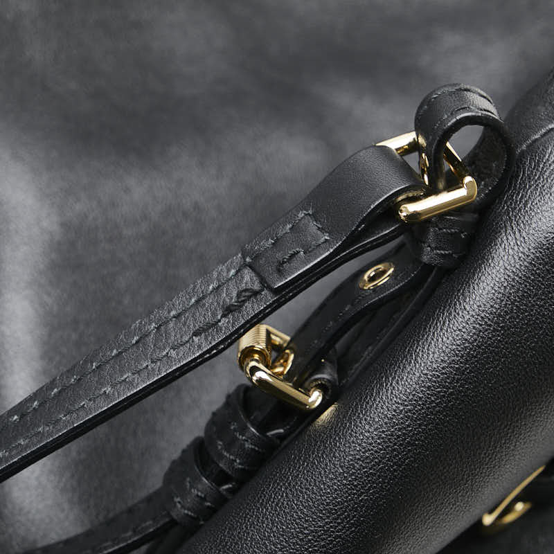 バーバリー ノバチェック ベルト モチーフ トートバッグ ショルダーバッグ ブラック レザー レディース BURBERRY 【中古】