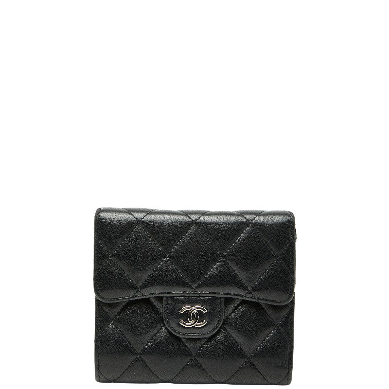 シャネル ココマーク マトラッセ 三つ折り財布 ブラック ラムスキン レディース CHANEL 中古