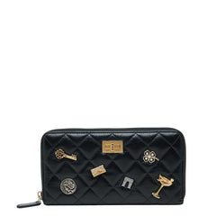 シャネル マトラッセ 2.55 ラッキーチャーム ラウンドファスナー 長財布 ブラック エイジドカーフスキン レディース CHANEL 【中古】