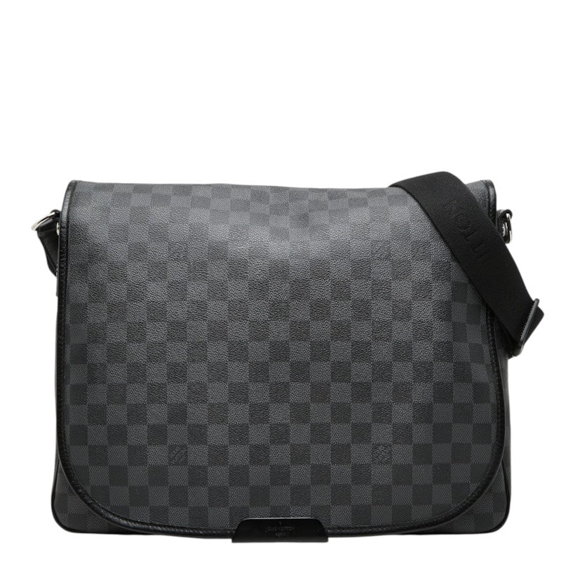 ルイ ヴィトン ダミエグラフィット ダニエルGM 斜め掛け ショルダーバッグ N58033 ブラック PVC レザー メンズ LOUIS VUITTON 【中古】