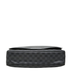 ルイ ヴィトン ダミエグラフィット ダニエルGM 斜め掛け ショルダーバッグ N58033 ブラック PVC レザー メンズ LOUIS VUITTON 【中古】