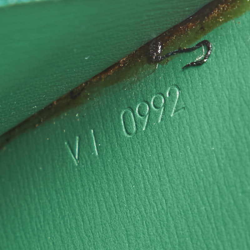 ルイ ヴィトン エピ カプチン 斜め掛け ショルダーバッグ M52344 ボルネオグリーン レザー レディース LOUIS VUITTON 【中古】