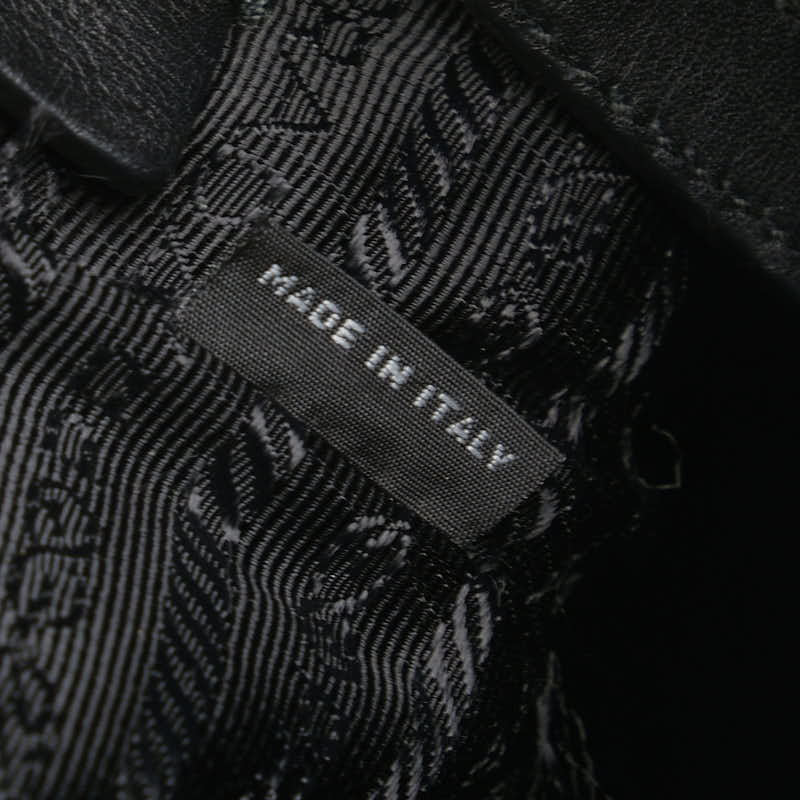 プラダ トライアングルロゴ 斜め掛け ショルダーバッグ 2VH124 ブラック レザー レディース PRADA 【中古】