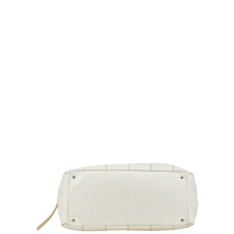 シャネル チョコバー ロゴプレート ボストンバッグ トラベルバッグ ホワイト レザー レディース CHANEL 【中古】