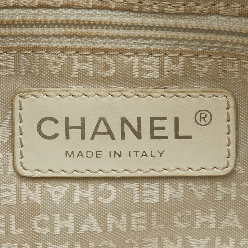 シャネル チョコバー ロゴプレート ボストンバッグ トラベルバッグ ホワイト レザー レディース CHANEL 【中古】
