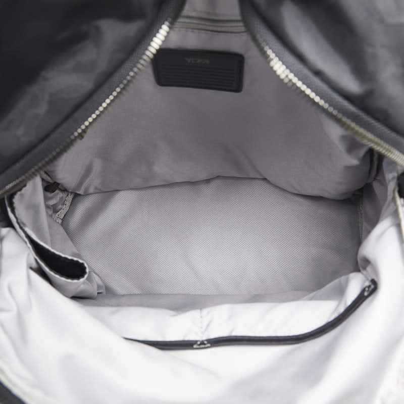 トゥミ スタッズ カモフラージュ 迷彩 リュック バックパック ブラック ナイロン レザー レディース TUMI 【中古】