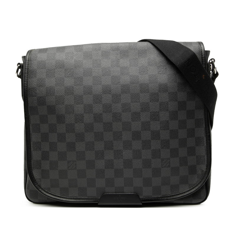 ルイ ヴィトン ダミエ グラフィット ダニエルMM 斜め掛け ショルダーバッグ N58029 ブラック PVC レザー メンズ LOUIS VUITTON 【中古】