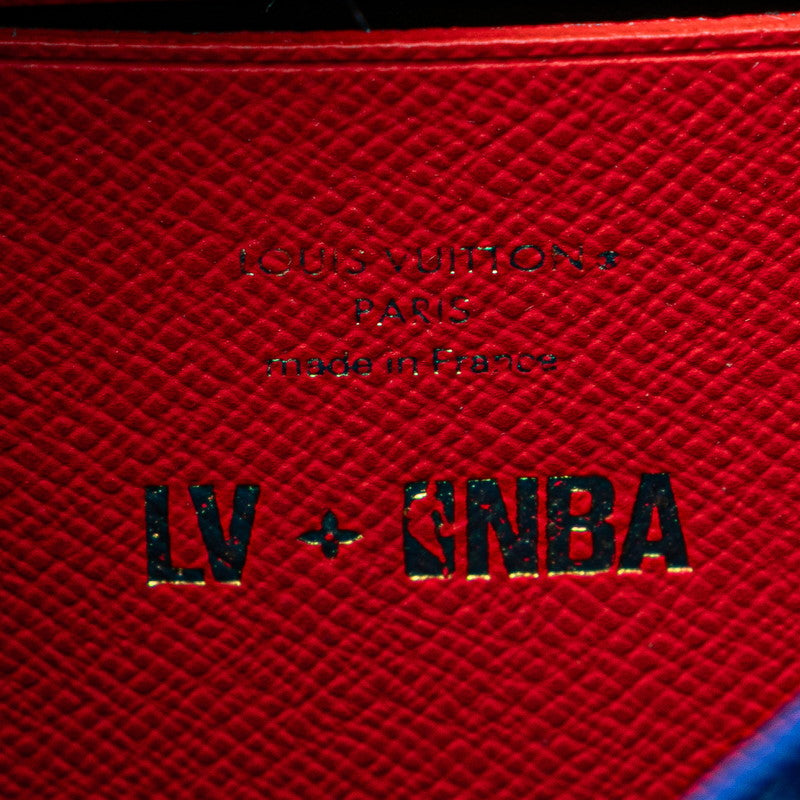 ルイ ヴィトン ×NBA モノグラム ソフトトランク フォーンボックス 斜め掛け ショルダーバッグ ボディバッグ M80102 ホワイト ブラウン PVC レザー レディース LOUIS VUITTON 【中古】