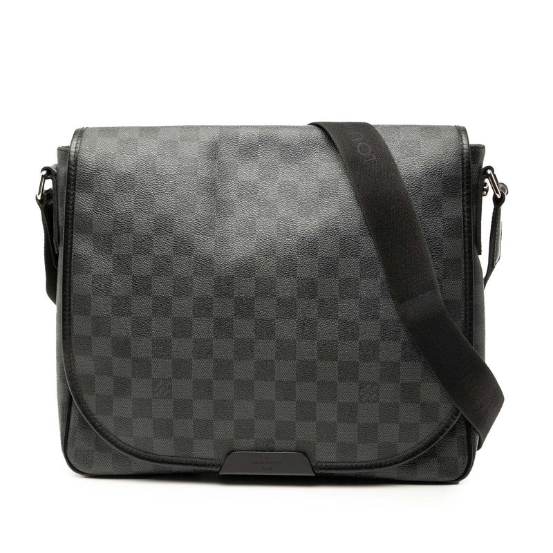 ルイ ヴィトン ダミエ グラフィット ダニエルMM 斜め掛け ショルダーバッグ N58029 ブラック PVC レザー メンズ LOUIS VUITTON 【中古】