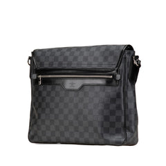 ルイ ヴィトン ダミエ グラフィット ダニエルMM 斜め掛け ショルダーバッグ N58029 ブラック PVC レザー メンズ LOUIS VUITTON 【中古】