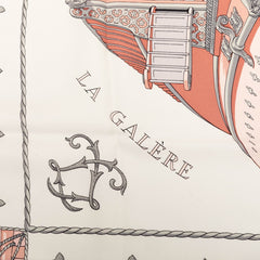 エルメス カレ90 クイーン戴冠式 VUE DU CARROSSE DE LA GALERE LA REALE スカーフ ピンク ホワイト シルク レディース HERMES 【中古】