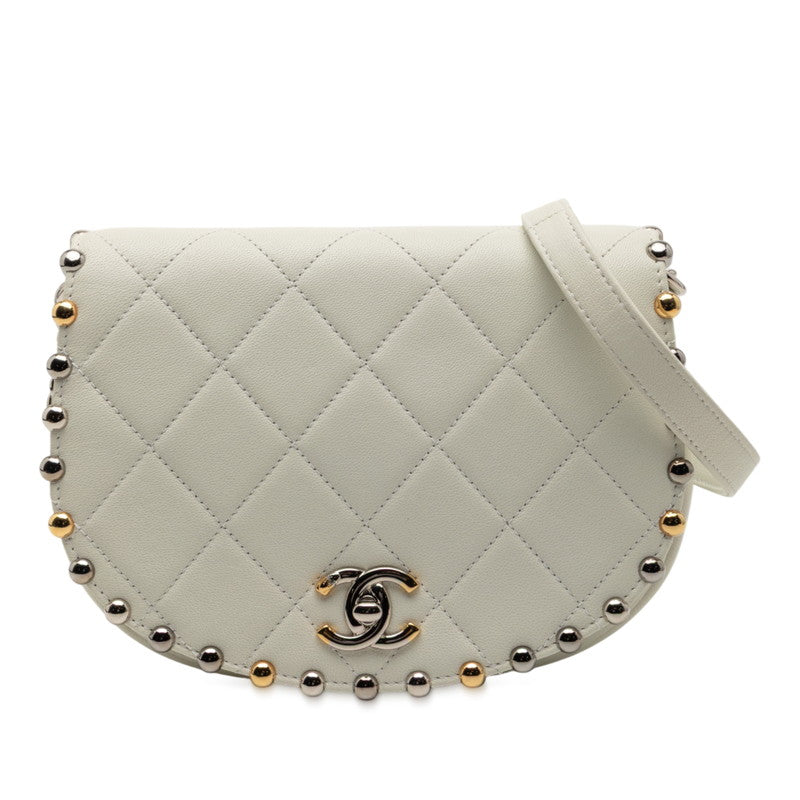 シャネル マトラッセ ココマーク 斜め掛け チェーン ショルダーバッグ ホワイト レザー レディース CHANEL 【中古】
