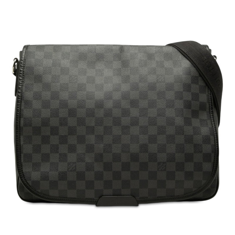 ルイ ヴィトン ダミエ グラフィット ダニエルGM 斜め掛け ショルダーバッグ N58033 ブラック PVC レザー メンズ LOUIS VUITTON 【中古】