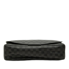 ルイ ヴィトン ダミエ グラフィット ダニエルGM 斜め掛け ショルダーバッグ N58033 ブラック PVC レザー メンズ LOUIS VUITTON 【中古】