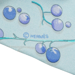 エルメス Red berries レッド ベリー 赤い果実 スカーフ ブルー シルク レディース HERMES 【中古】
